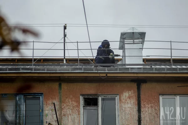 В Прокопьевске подрядчик отремонтировал кровли трёх домов после вмешательства прокуратуры