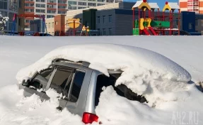 Кемеровчанам пригрозили штрафом за вынос снега на дорогу