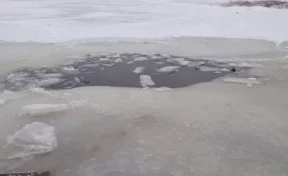 В Иркутской области автомобиль провалился под лёд водохранилища, два человека погибли