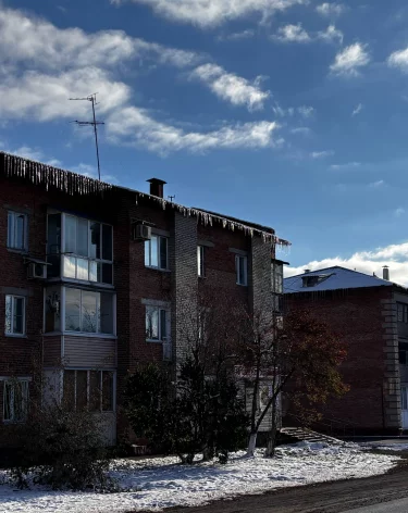 Глава кузбасского округа предупредил жителей об опасности сосулек в октябре