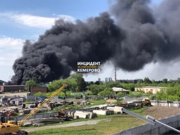 Фото: В Кемерове в районе рынка «Сотка» произошёл крупный пожар 1