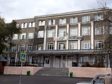 Фото: В Кемерове фасад школы в Кировском районе отремонтируют за 52 млн рублей 1