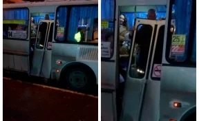 Власти Кузбасса прокомментировали фото «швейцара» в автобусе Новокузнецка