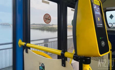 Соцсети: водитель автобуса в Кемерове запер пассажиров и требовал 4000 рублей