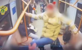 В московском метро мужчина избил 15-летнего подростка