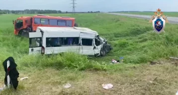 Фото: В Красноярском крае в ДТП с рейсовым автобусом и большегрузом пострадали 7 детей 1