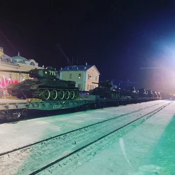 Фото: Губернатор Кузбасса лично встретил проезжавшие через регион танки Т-34 1