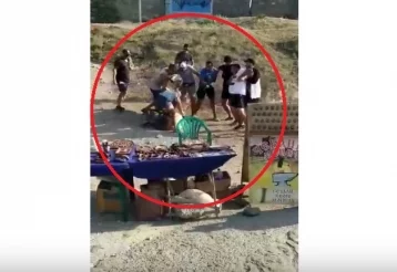 Фото: Опубликовано видео избиения отказавшихся платить в Судаке туристов 1