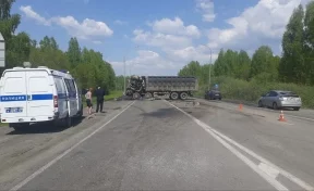 «Водитель скончался на месте»: в ГИБДД рассказали о смертельном ДТП с большегрузами на трассе в Кемерове