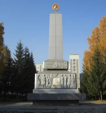 Фото: В Кемерове памятник героям Гражданской войны, расстрелянным белогвардейцами, отремонтируют за 3 млн рублей 1