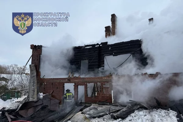 В Серпухове при пожаре в деревянном доме погибли 2 человека