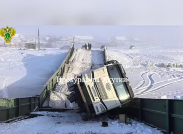 Фото: В российском регионе из-за слишком тяжёлого грузовика обрушился мост 1