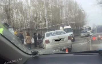 Фото: «Водителя доставали через крышу»: в Кемерове произошло серьёзное ДТП 4
