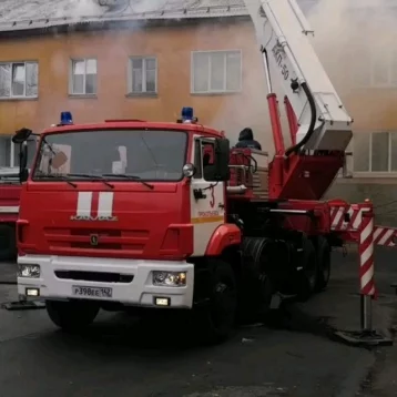Фото: Два человека отравились угарным газом при пожаре в Кузбассе 1