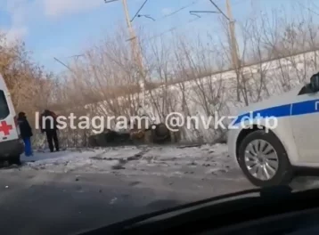 Фото: Toyota перевернулась на крышу после столкновения с грузовиком в Кузбассе 1
