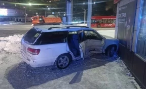 В ГАИ сообщили подробности ДТП в Новокузнецке на перекрёстке Дружбы — Октябрьский