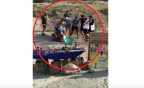 Опубликовано видео избиения отказавшихся платить в Судаке туристов