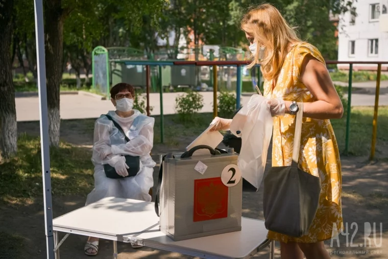 Фото: Как проходит досрочное голосование по поправкам в Конституцию РФ в Кемерове 39