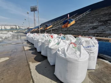 Фото: Дмитрий Анисимов: в Кемерове на стадионе «Химик» появится новый газон 2