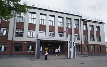 Фото: «Полностью готовы»: Илья Середюк проверил школу №10 и лицей №89 в Кемерове 1