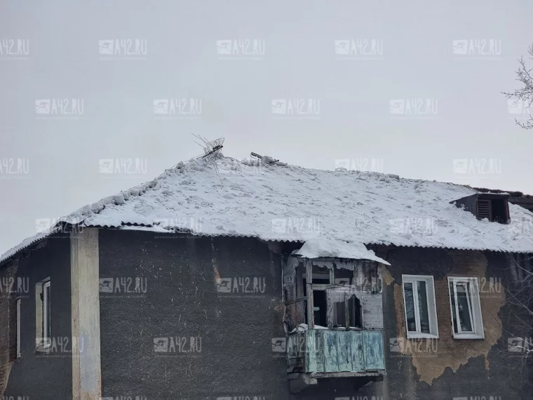 Фото: Крыша жилого дома частично обрушилась в Кемерове 3