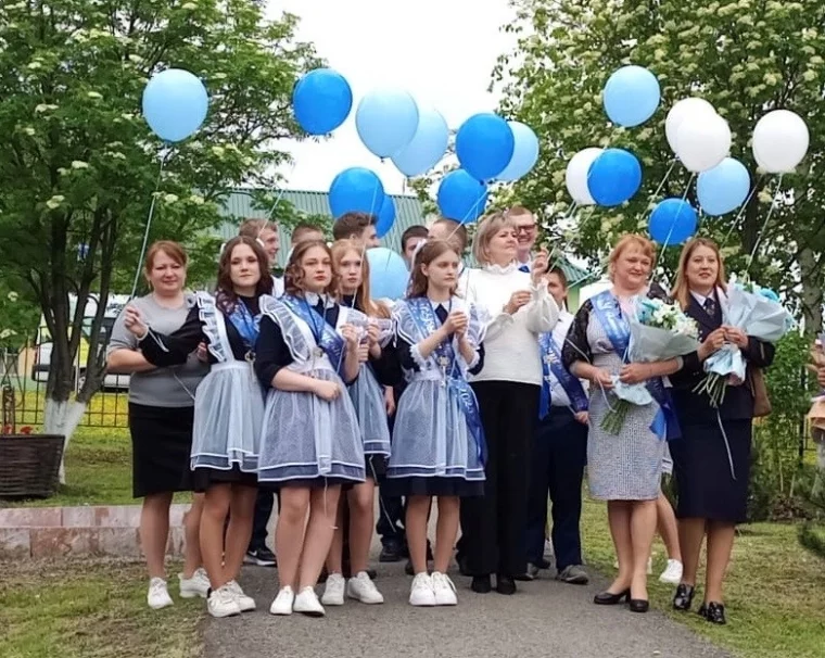Фото: Работники АО «СУЭК-Кузбасс» поздравили школьников с последним звонком 4