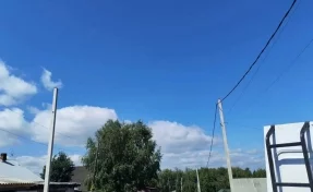 В Новокузнецке заменили накренившуюся опору ЛЭП после жалобы в прокуратуру