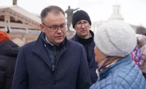  «Посмотрел, чем торгуют»: Илья Середюк зашёл на ярмарку на площади Советов в Кемерове