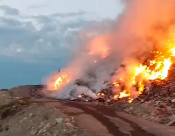 Фото: В Новороссийске горит мусорный полигон на площади 2 000 квадратных метров 1