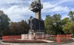 Денис Ильин: стартовал ремонт стелы «50 лет Новокузнецку»