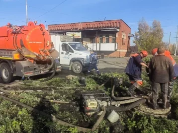 Фото: Часть кемеровчан осталась без воды из-за коммунальной аварии на улице Марковцева 1
