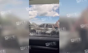 Огнонь уничтожил автомобиль на трассе Кемерово — Ленинск-Кузнецкий