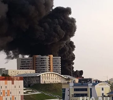 Фото: В Кемерове горит автоцентр Hyundai 2