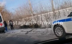 Toyota перевернулась на крышу после столкновения с грузовиком в Кузбассе