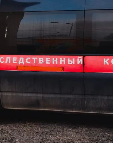 В Тюмени 7-летняя девочка провела несколько дней в квартире с умершей матерью