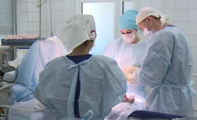 В Кемерове хирурги освоили малотравматичный способ лечения пупочной грыжи