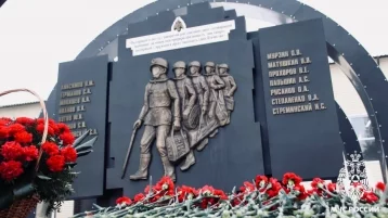 Фото: В Кузбассе открыли памятник погибшим горноспасателям 1