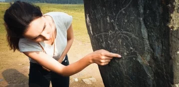 Фото: Молодые археологи из Кемерова изучили горноалтайские петроглифы 1