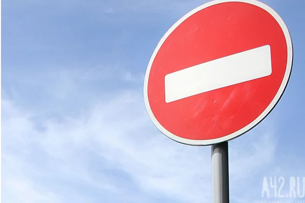 В Кузбассе жители отрезанных провалом на трассе деревень пожаловались губернатору на отсутствие транспорта