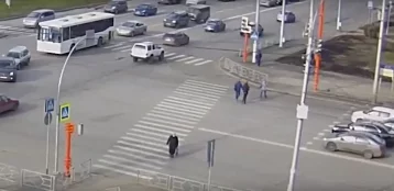 Фото: На кемеровском перекрёстке перенесли неудобный пешеходный переход 1