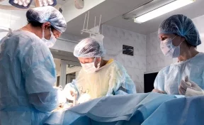 В Кузбассе врачи удалили пациентке большую опухоль, с которой она жила 5 лет из-за боязни операции