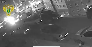 Фото: Во Владивостоке на автостоянке сгорело более 20 автомобилей, пожар попал на видео 1