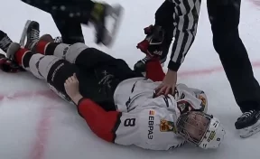 Известен диагноз кузбасского хоккеиста, потерявшего сознание после драки на матче
