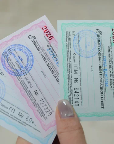 Выдача новых социальных проездных билетов началась в Кемерове