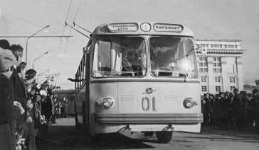 Торжественный запуск первого троллейбуса c Площади Советов / Фото: архив музея-заповедника Красная Горка