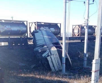 Фото: В Саратовской области пять человек погибли в ДТП с автобусом на железнодорожном переезде  1