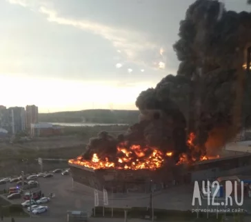 Фото: В Кемерове горит автоцентр Hyundai 3