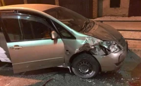 Протащил на капоте: в Кузбассе водитель Toyota сбил на «зебре» женщину и ребёнка