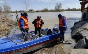 В Кузбассе из-за подтопления 25 человек транспортировали на другой берег реки