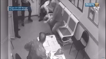 Фото: Пьяный курганец пытался зарубить полицейского топором прямо в отделении 1